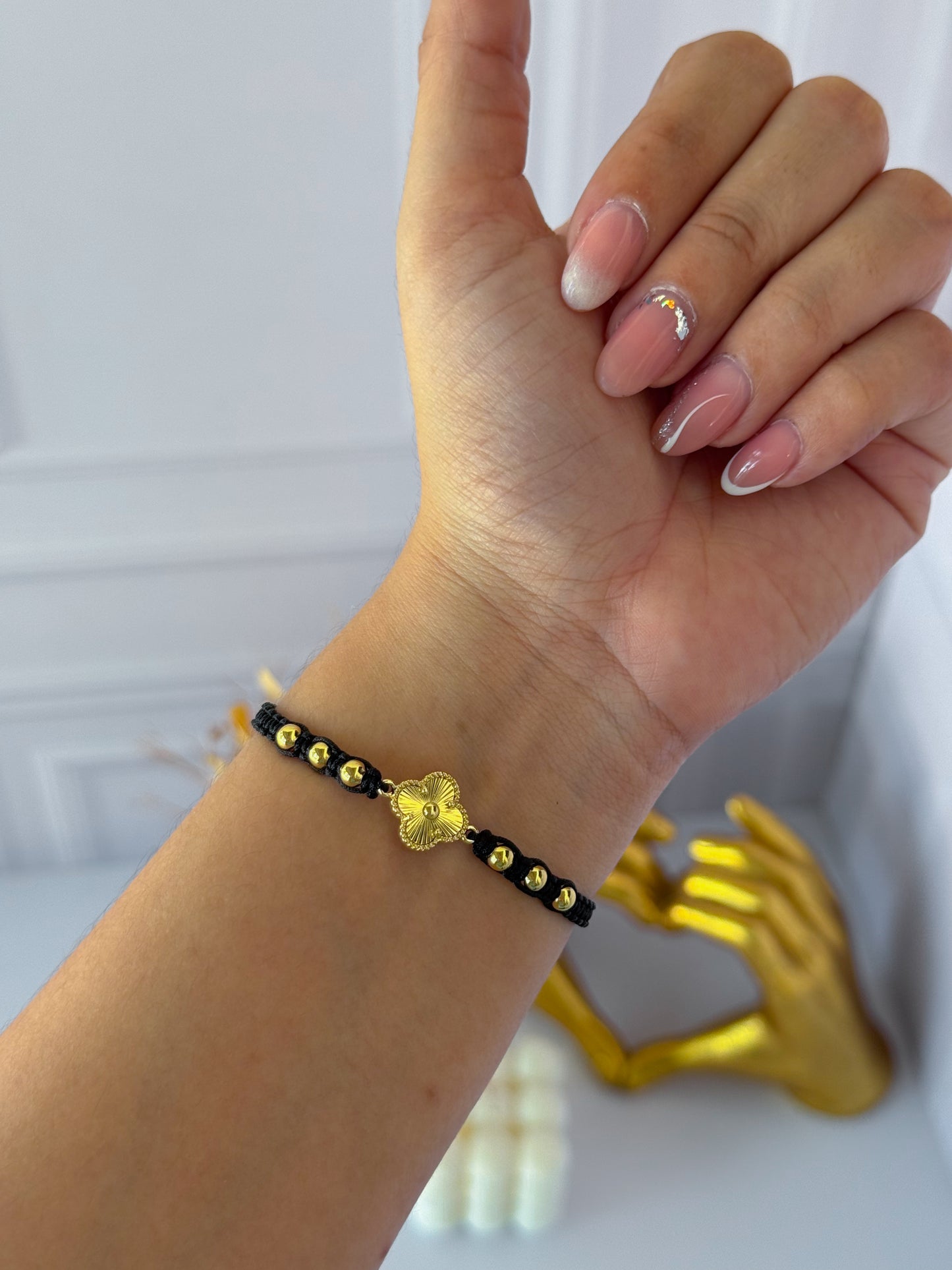Pulsera trébol tejida negro