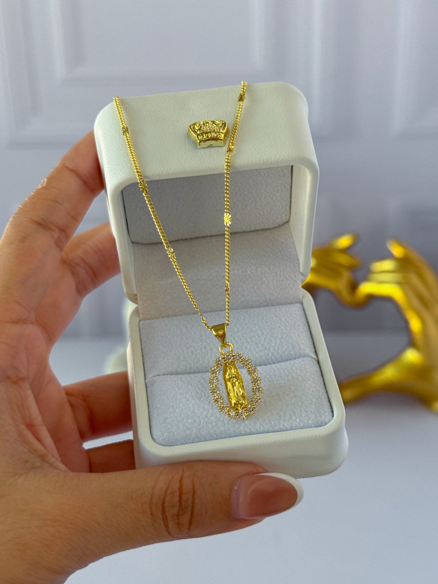Cadena virgencita perlada