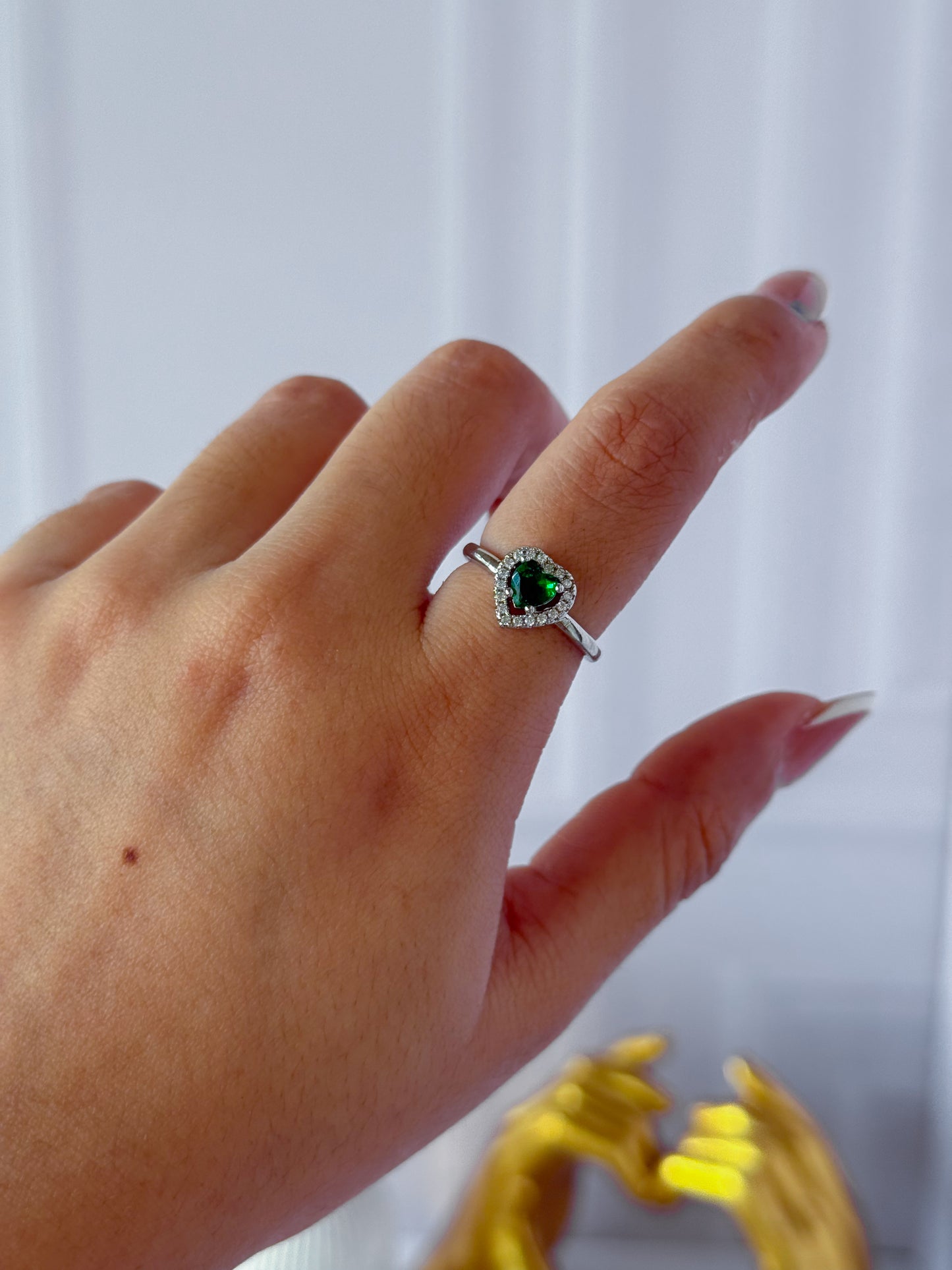 Anillo plateado corazón verde