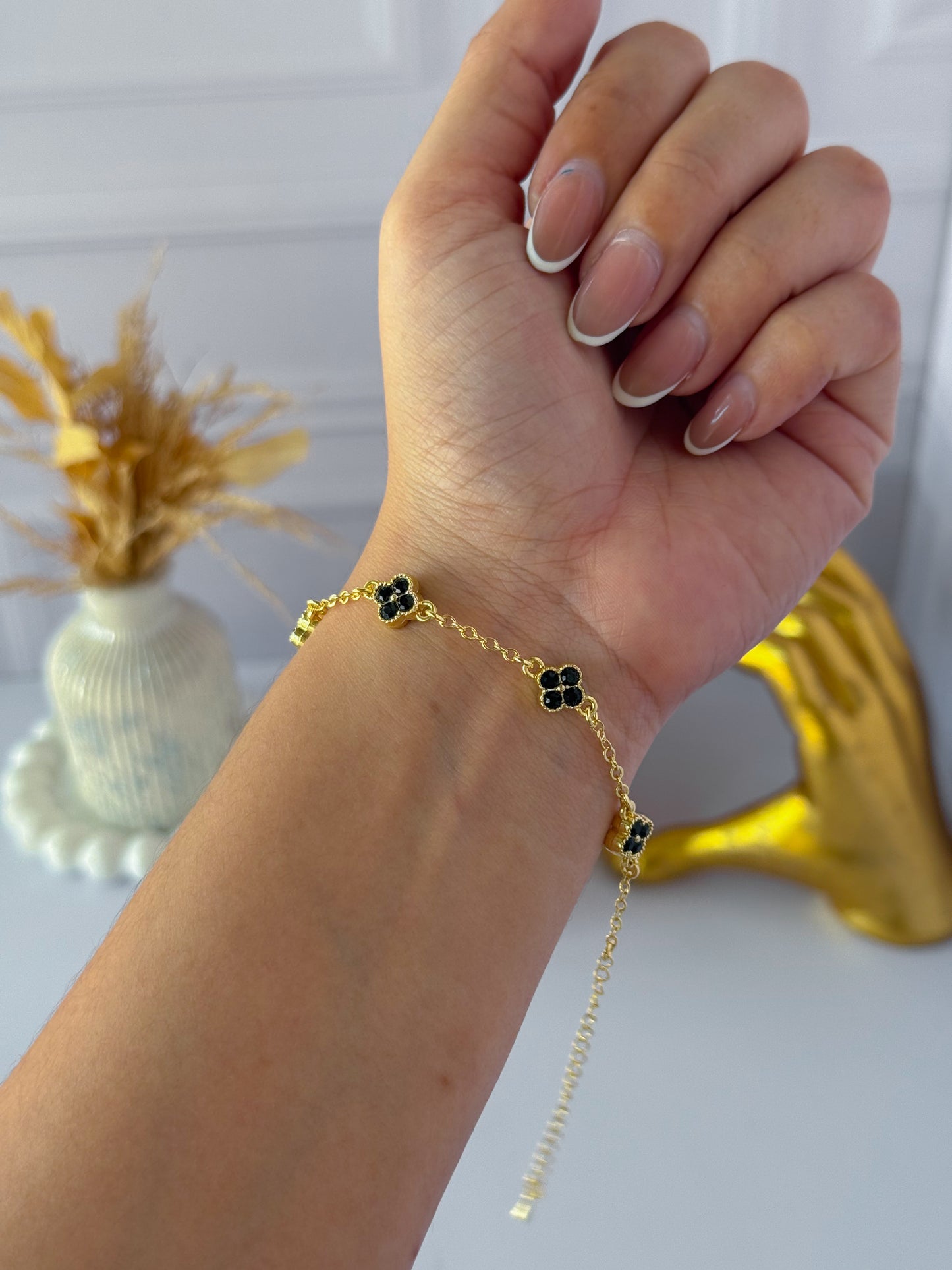 Pulsera trébol negro perlado
