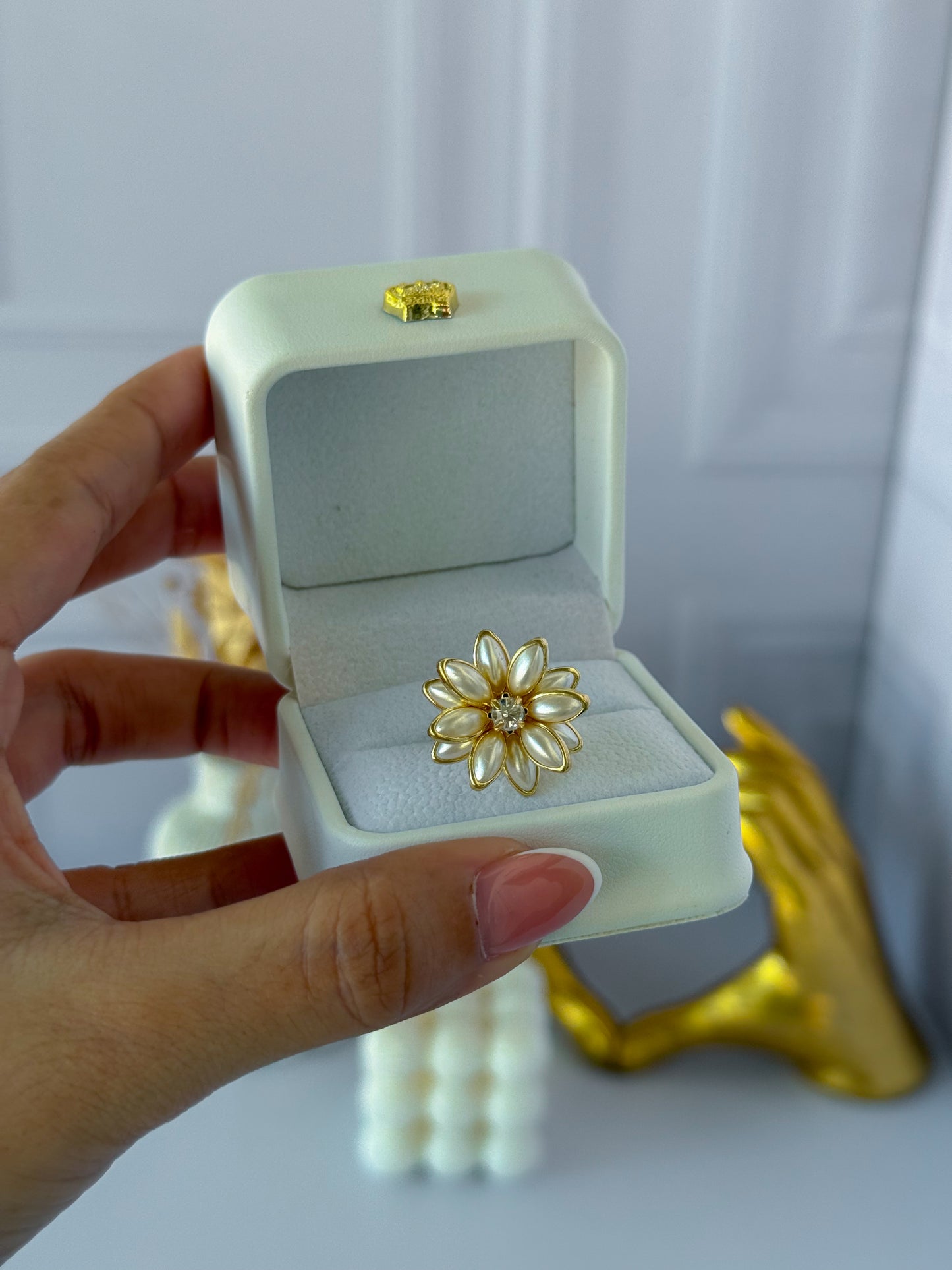 Anillo flor grande