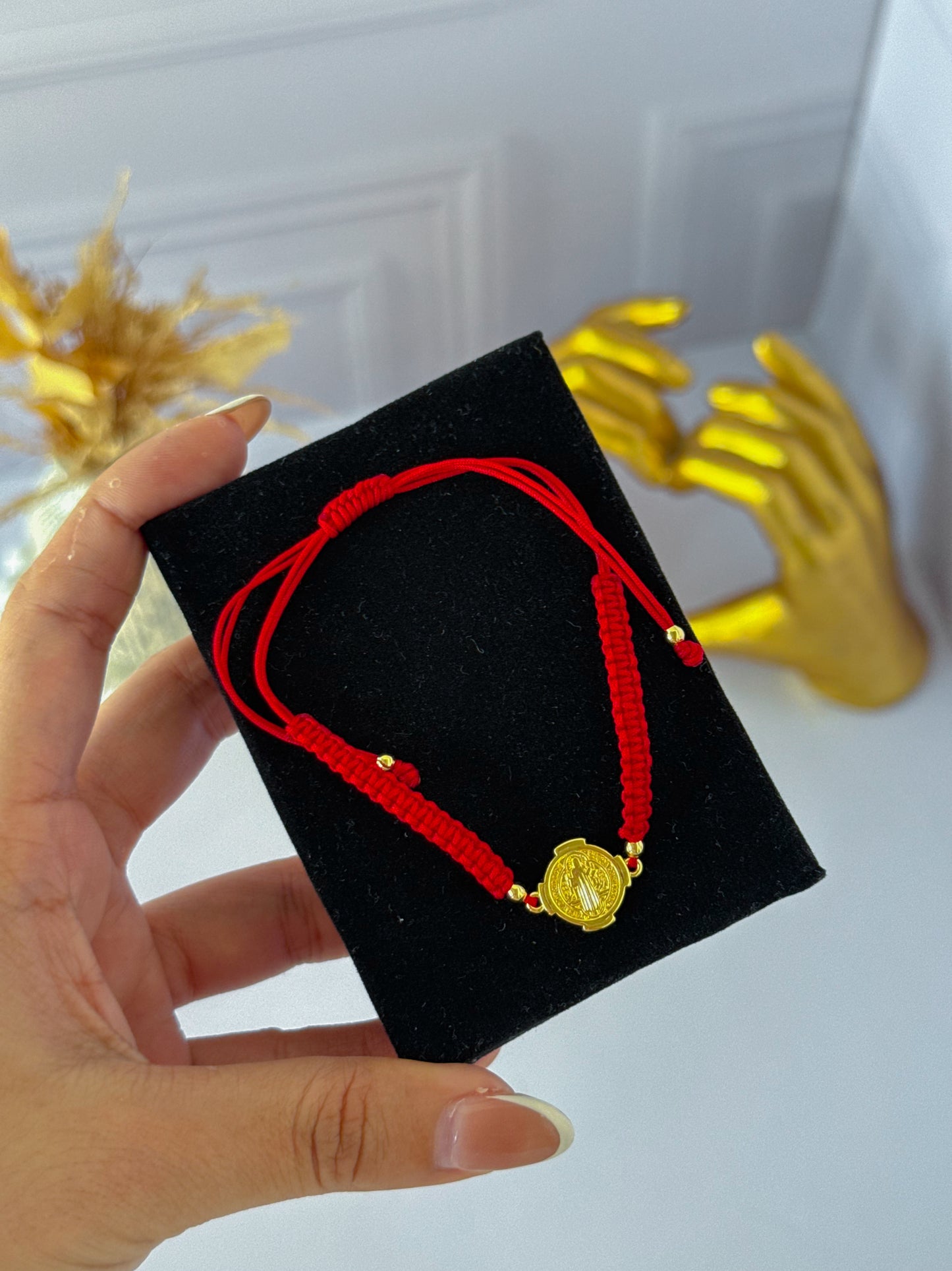 Pulsera san Benito tejida sencilla