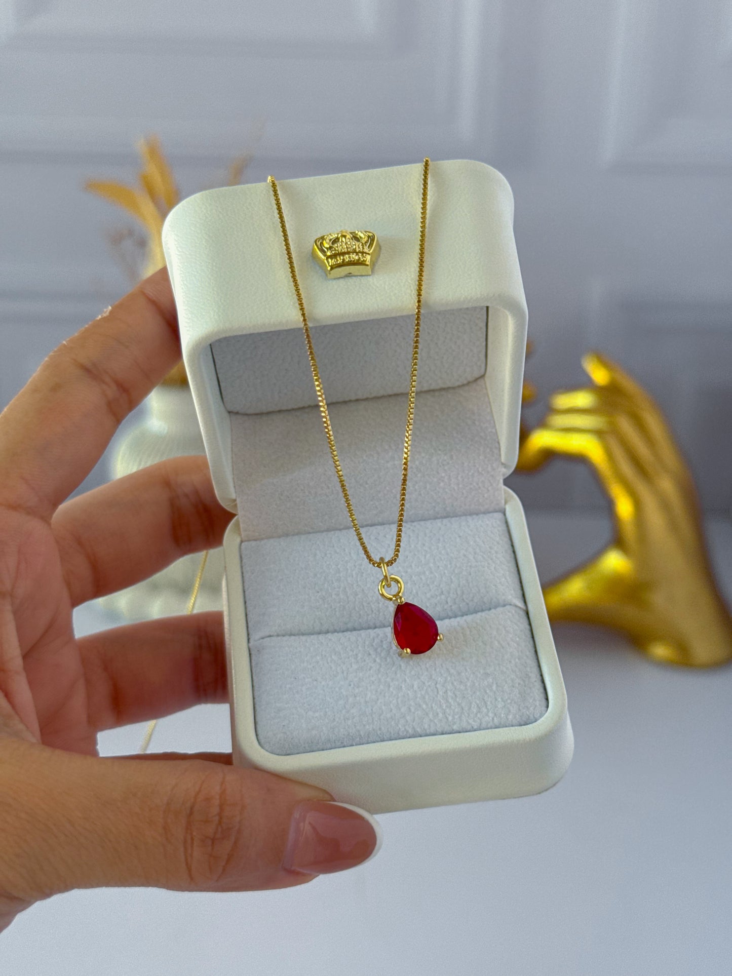 Cadena lágrima roja