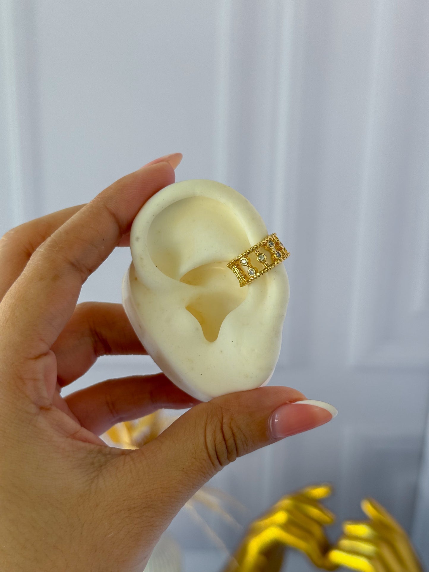 Ear cuff piedritas