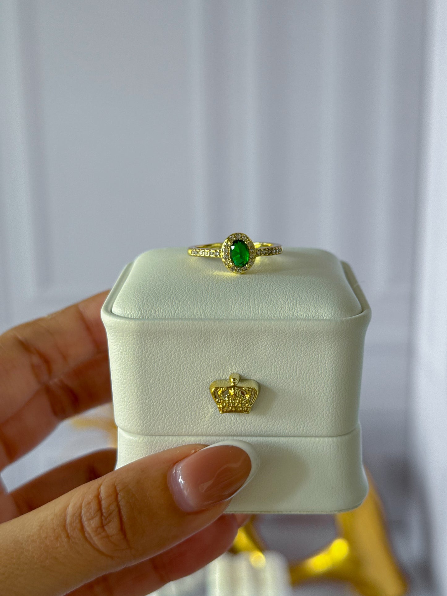 Anillo ovalado dorado