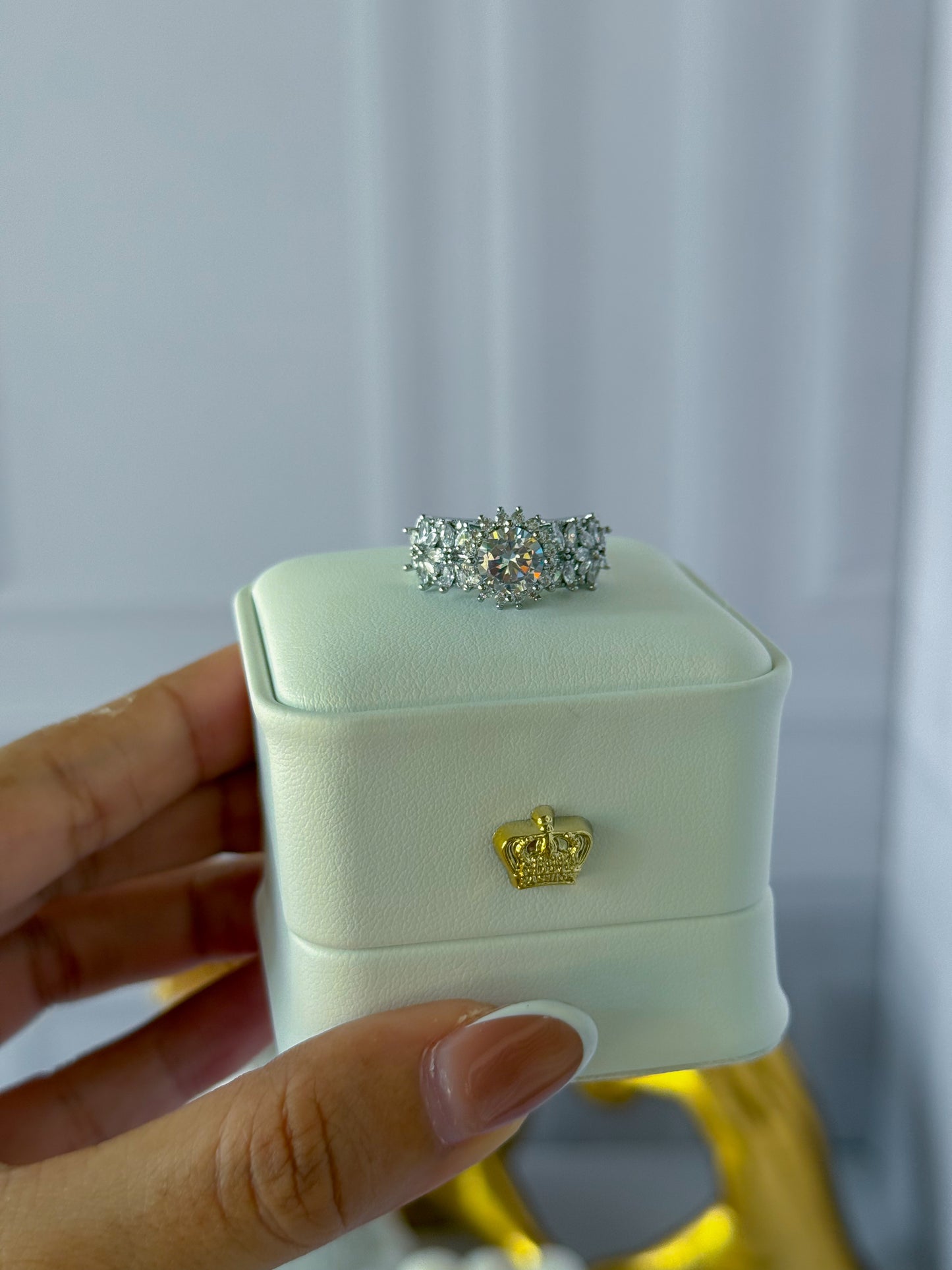 Anillo plateado grande