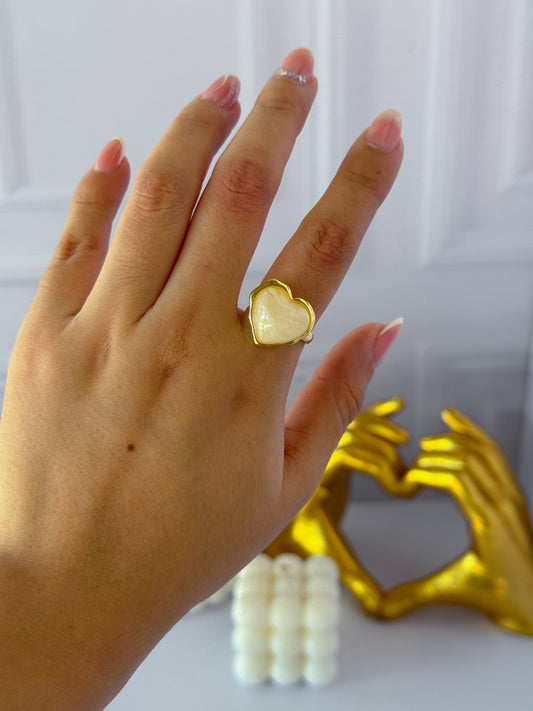 Anillo corazón nacarado