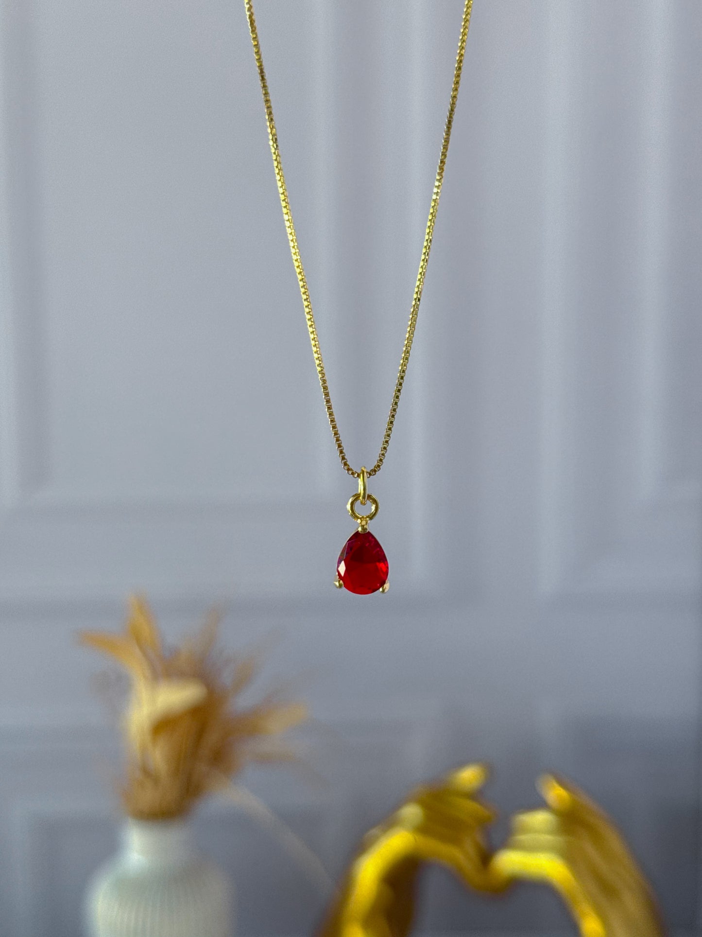 Cadena lágrima roja