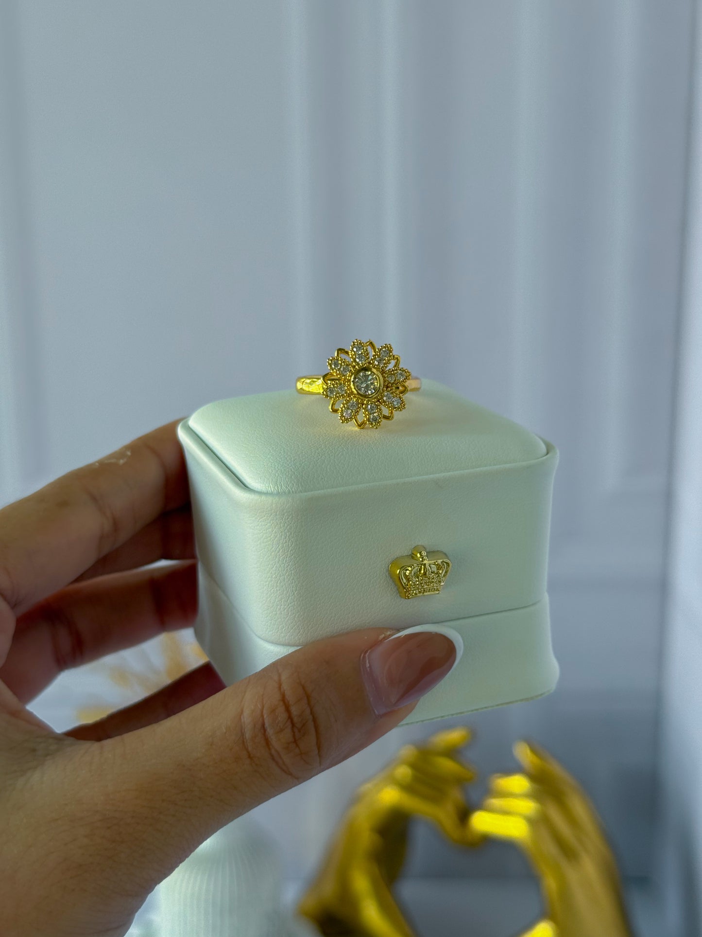 Anillo flor giratoria dorada