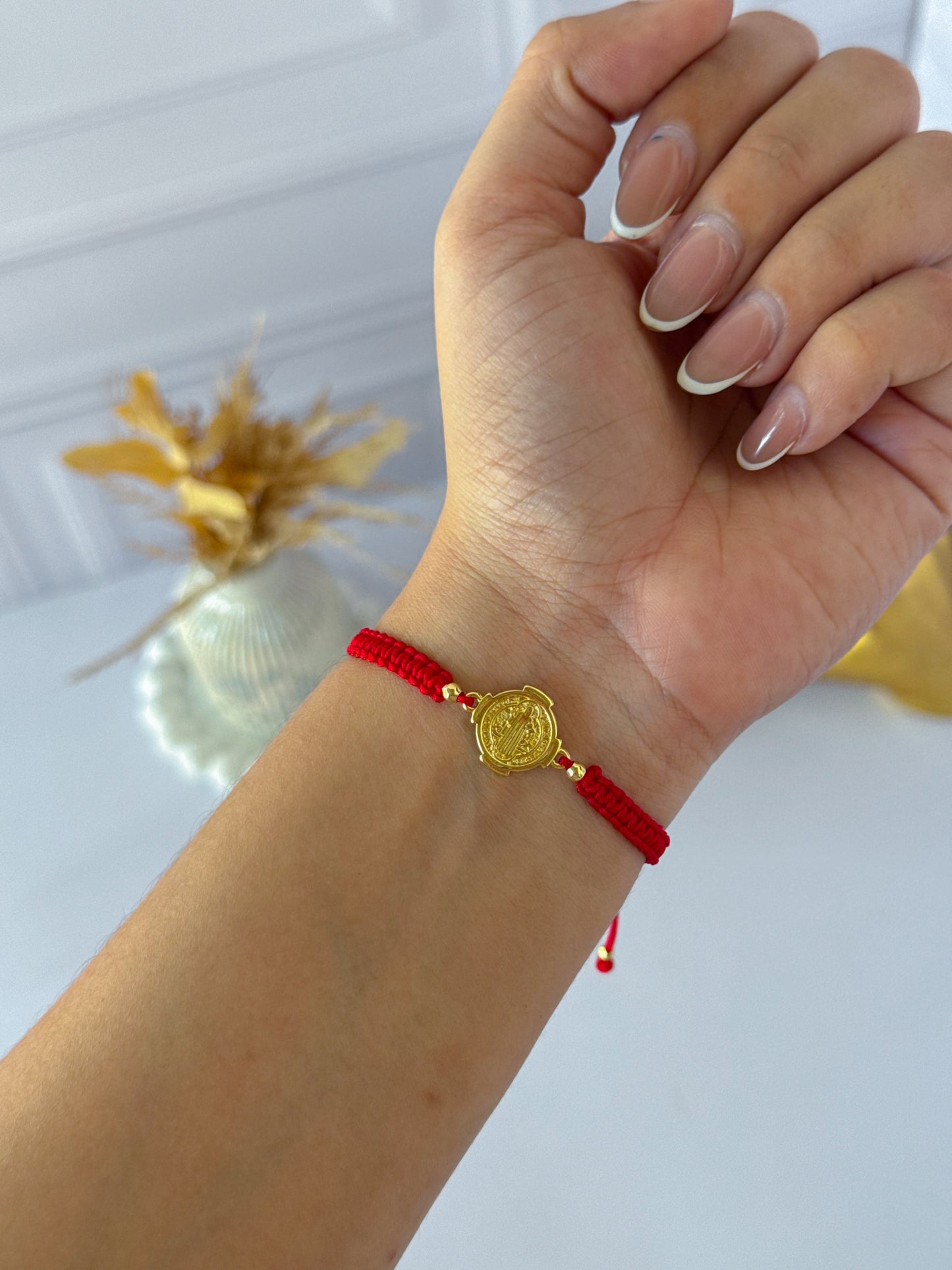 Pulsera san Benito tejida sencilla