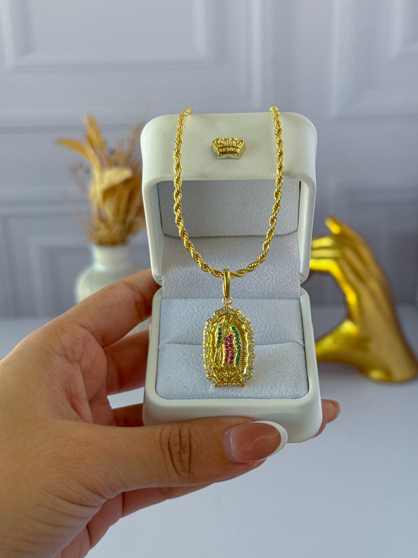 Cadena virgencita de colores lazo