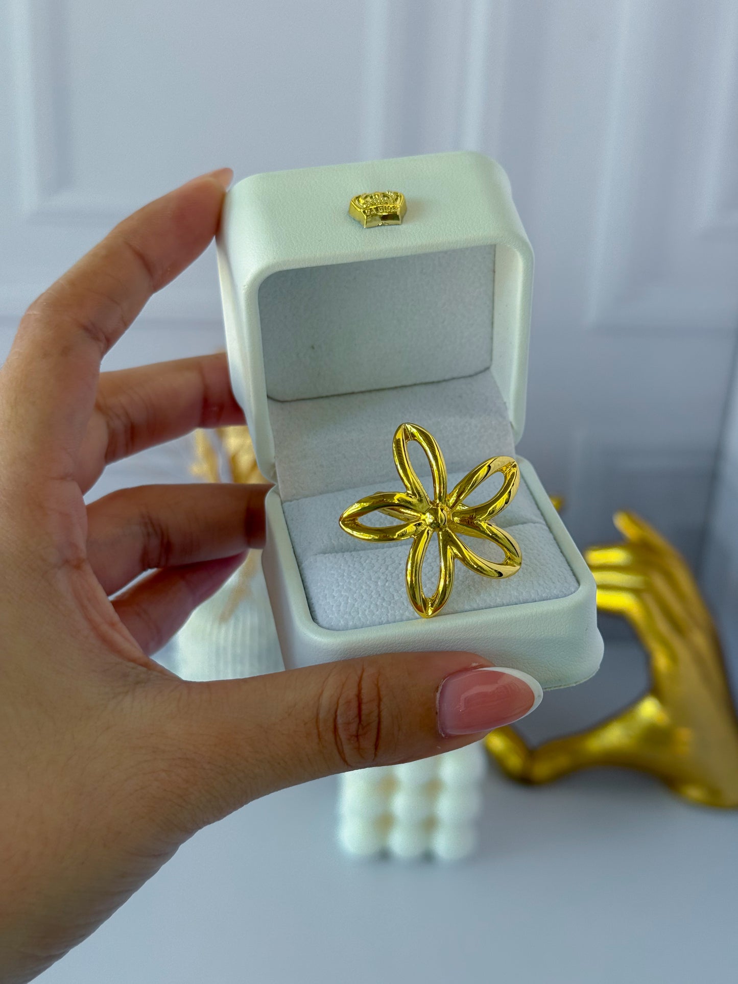 Anillo flor grande