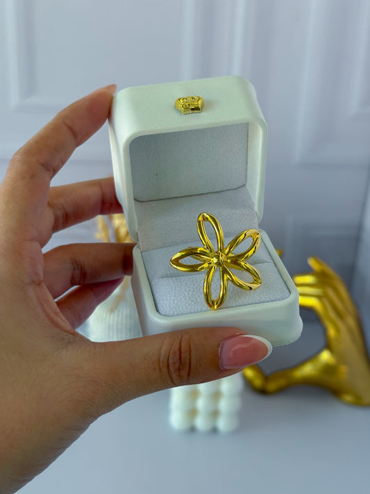 Anillo flor grande