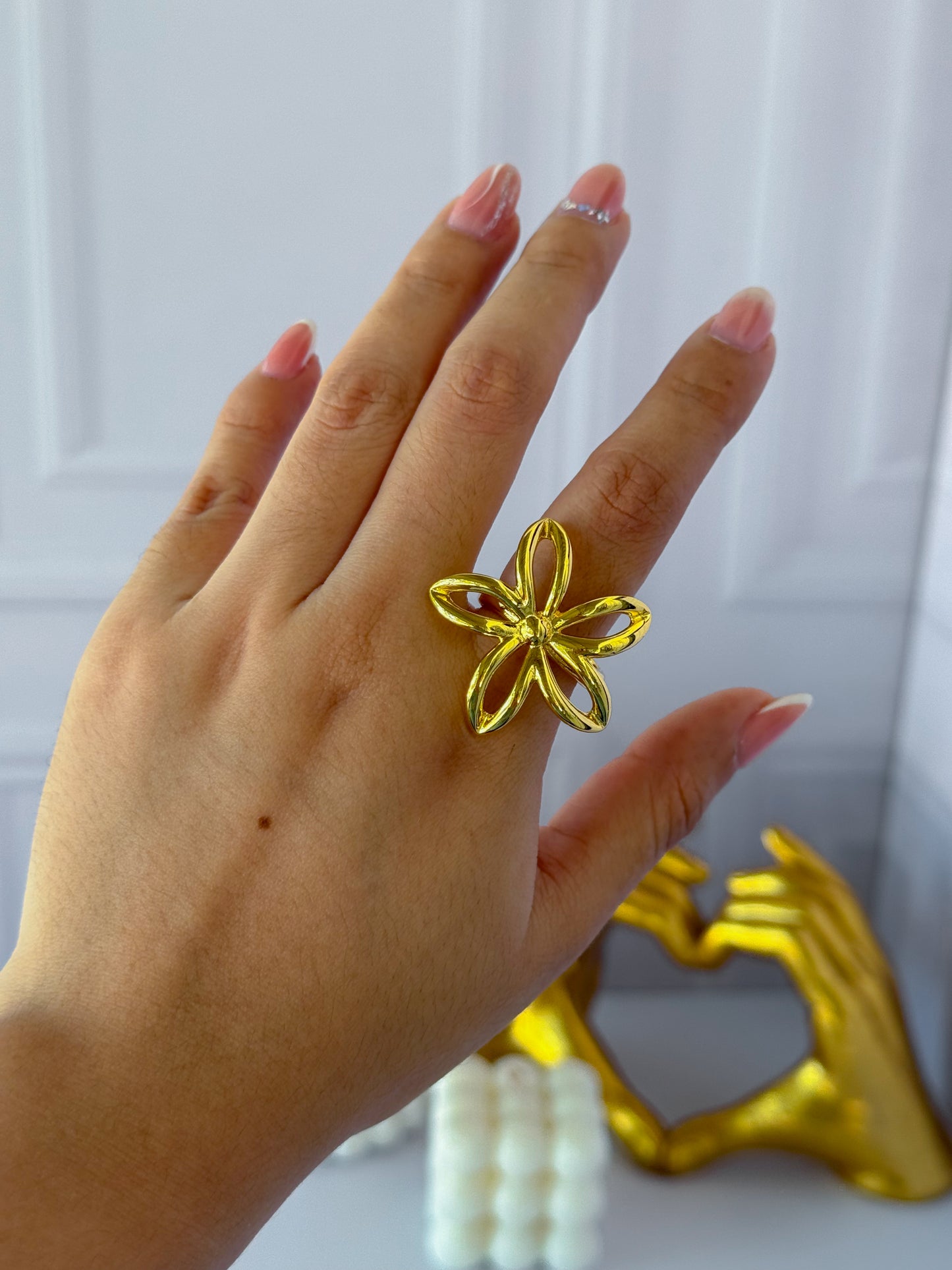 Anillo flor grande