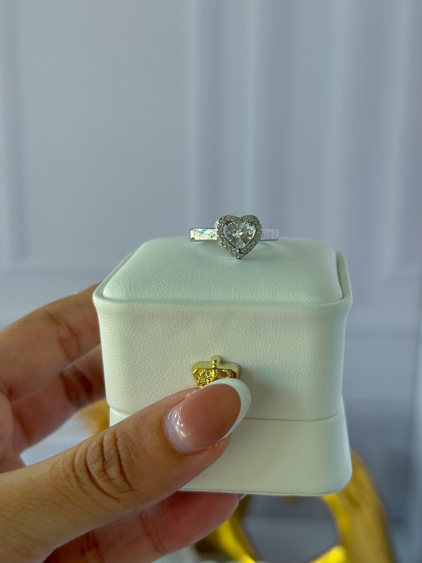 Anillo plateado corazón