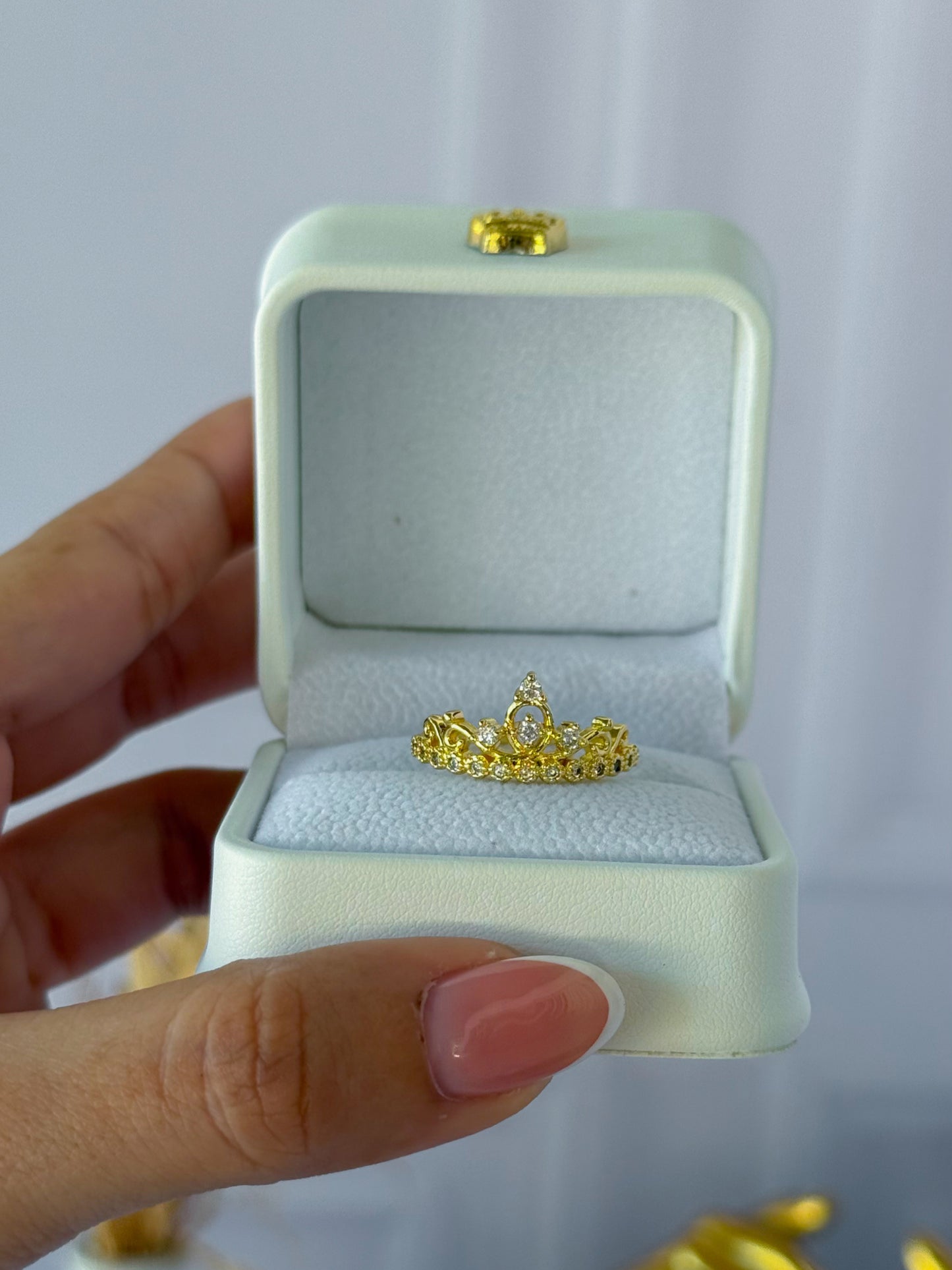 Anillo corona grande