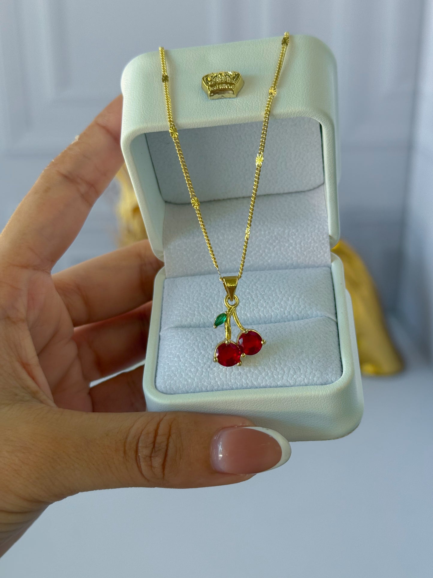 Cadena cereza pequeña