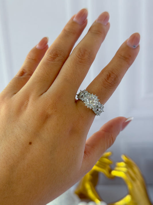 Anillo plateado grande