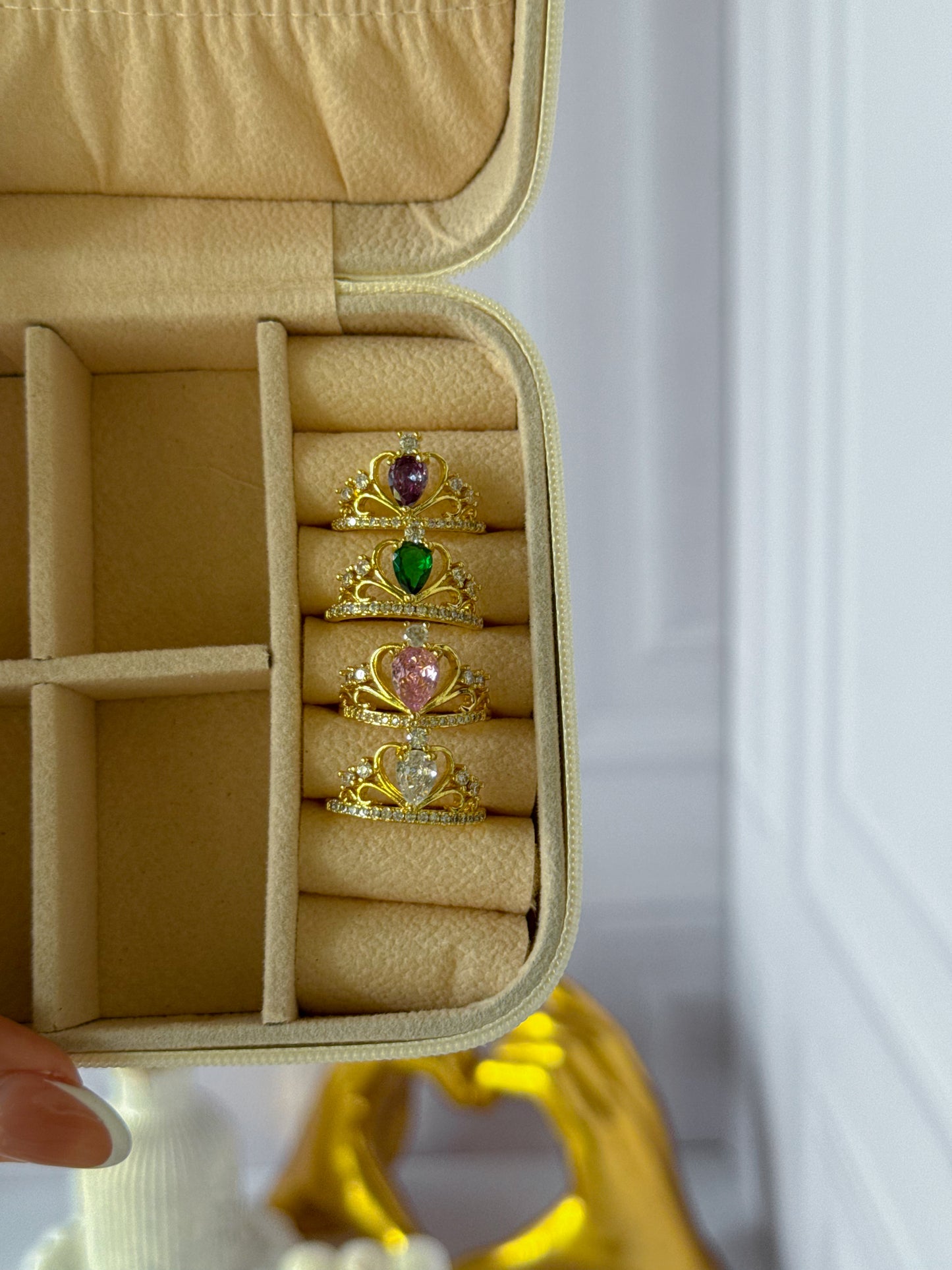 Anillo corona dorado