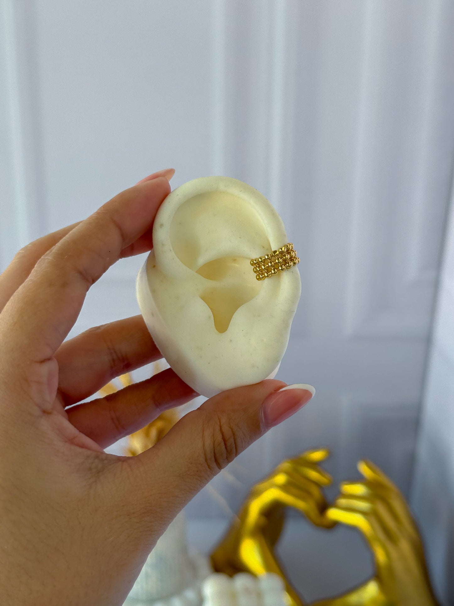 Ear cuff bolitas