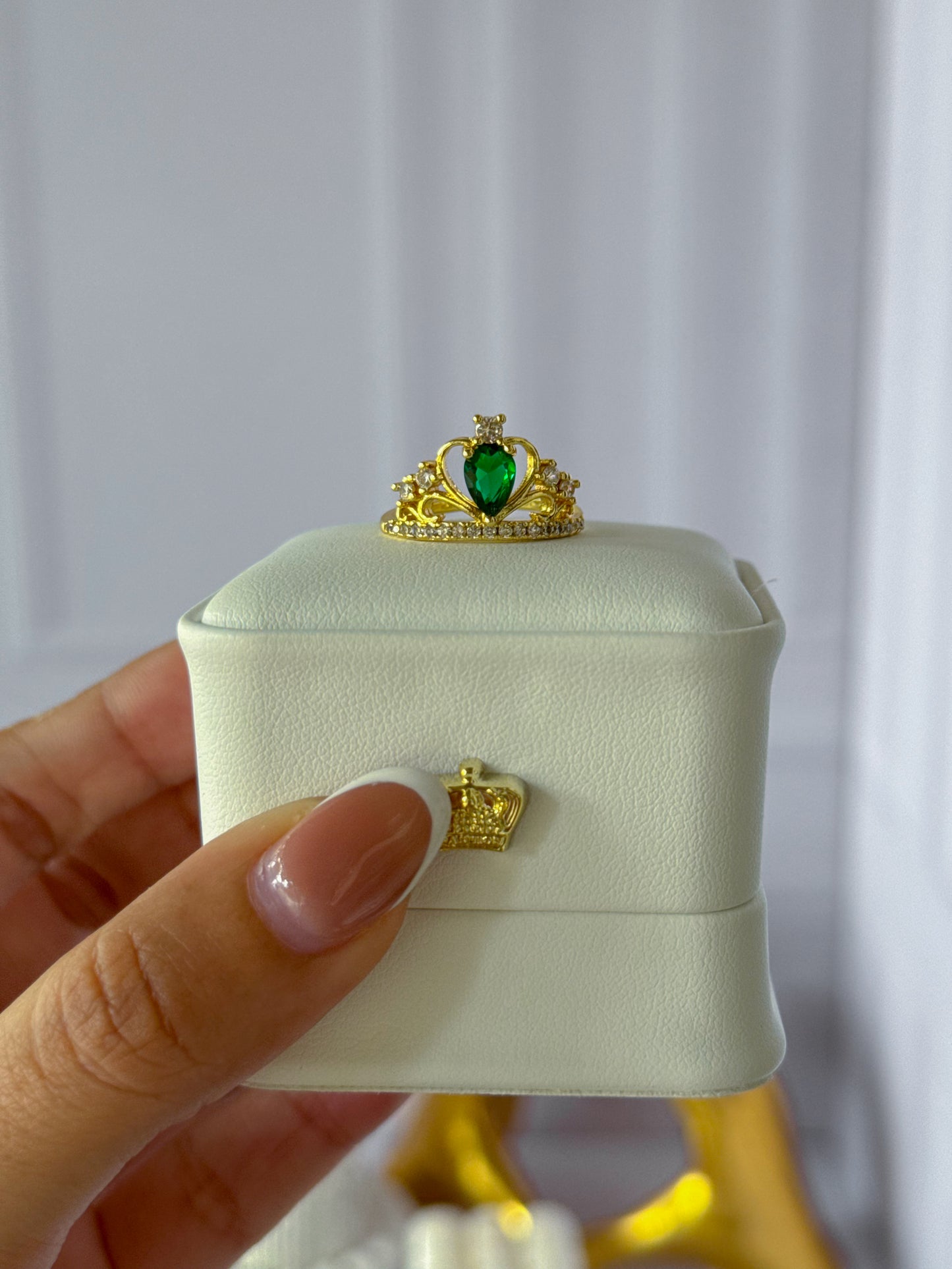 Anillo corona dorado
