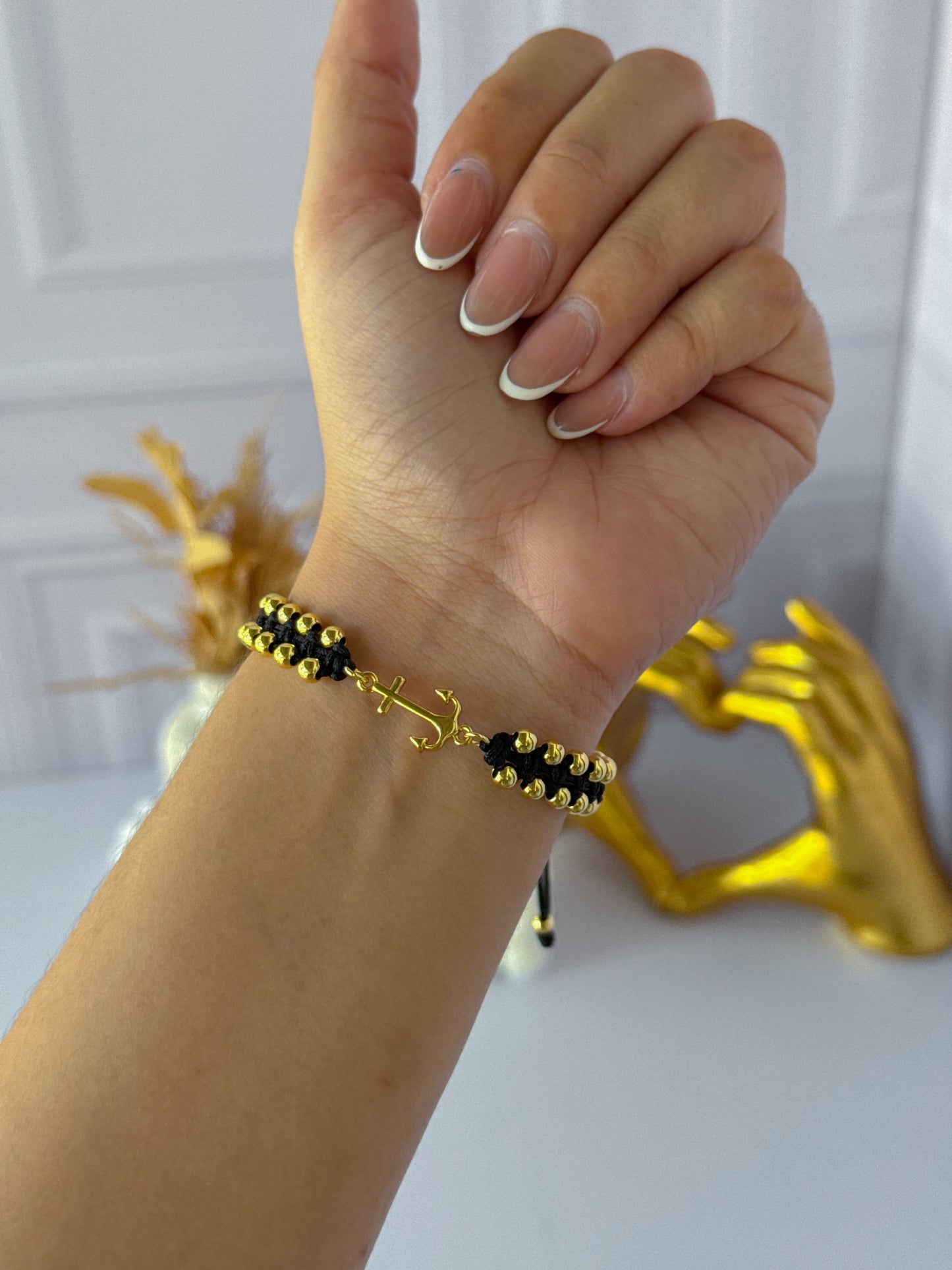 Pulsera ancla tejida