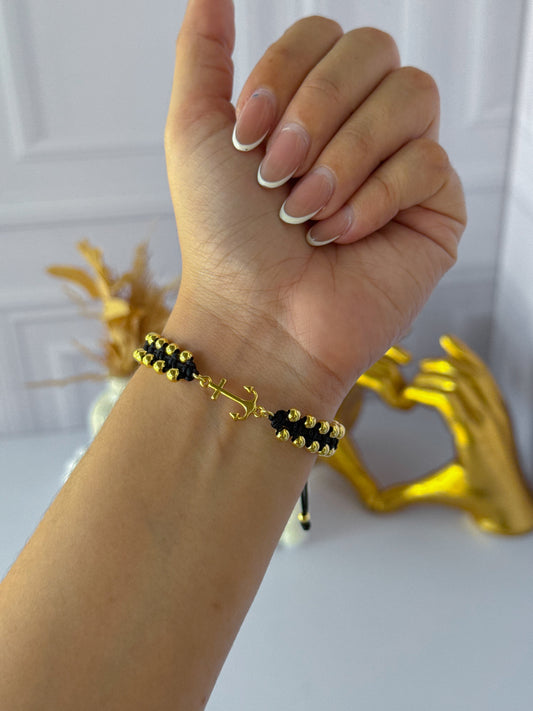 Pulsera ancla tejida
