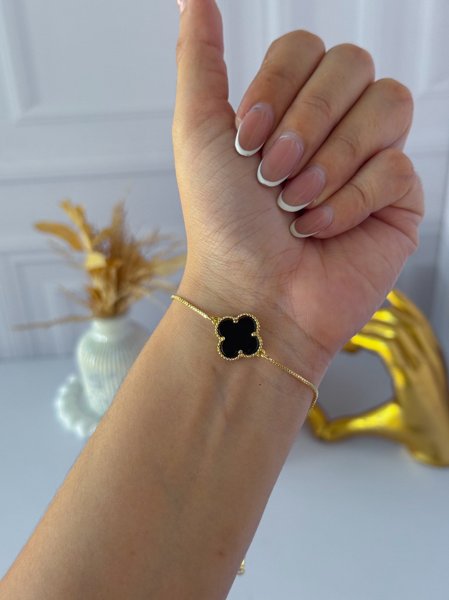 Pulsera trébol negro sencilla