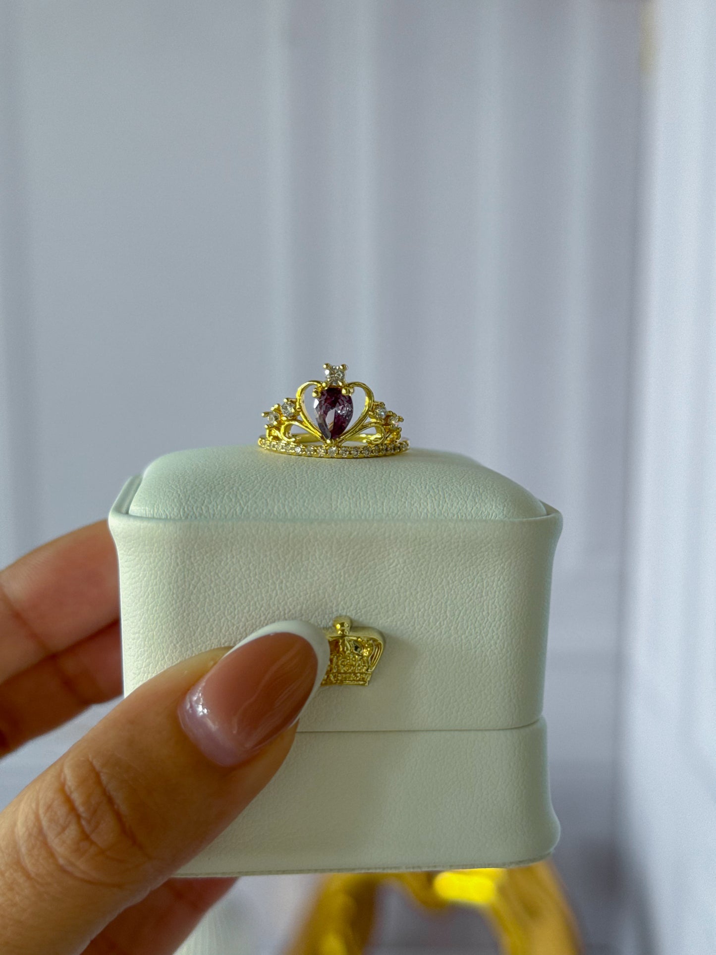 Anillo corona dorado