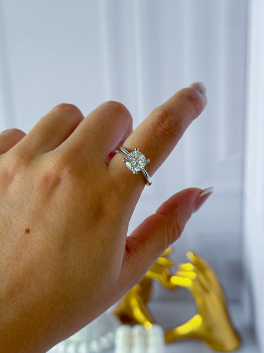 Anillo plateado grande