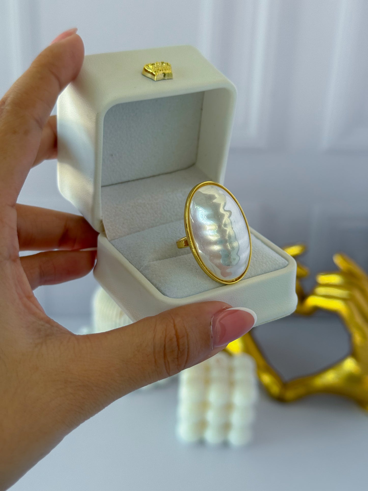 Anillo perla ovalada grande