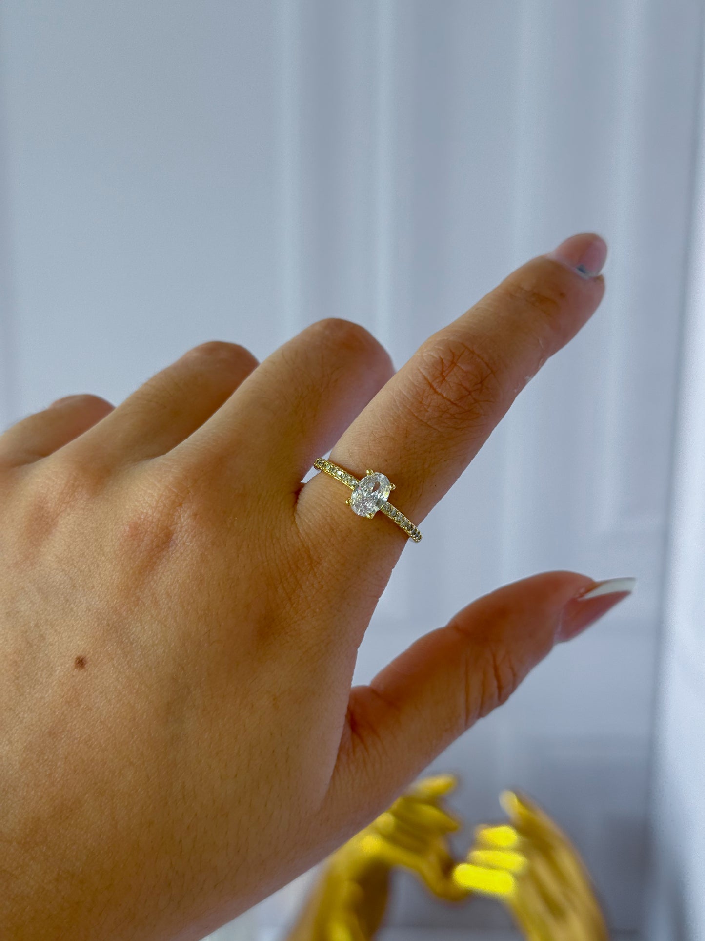 Anillo ovalado dorado