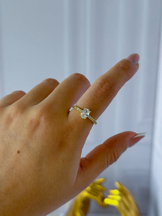Anillo ovalado dorado