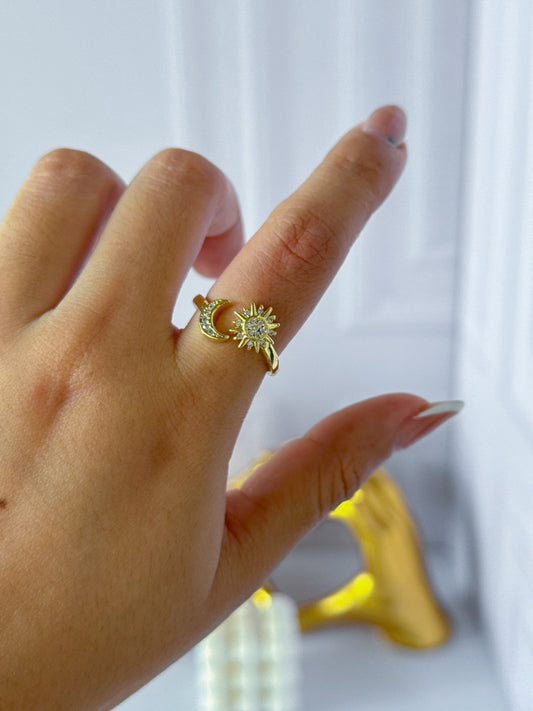 Anillo sol y luna dorado