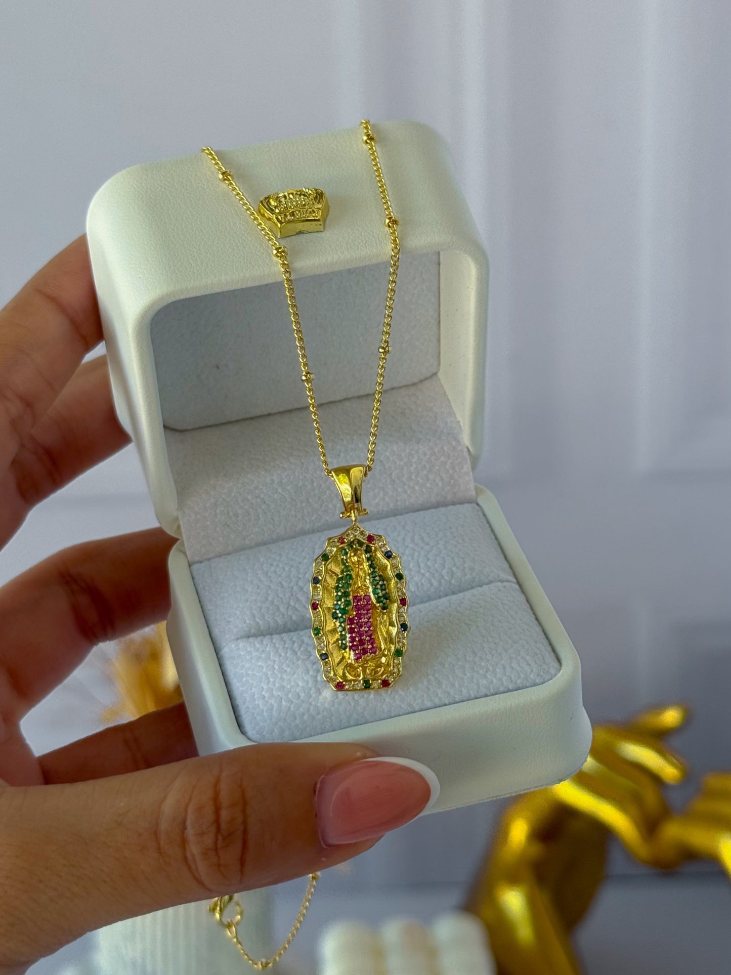 Cadena virgencita de colores nueva