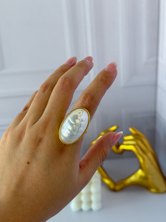 Anillo perla ovalada grande
