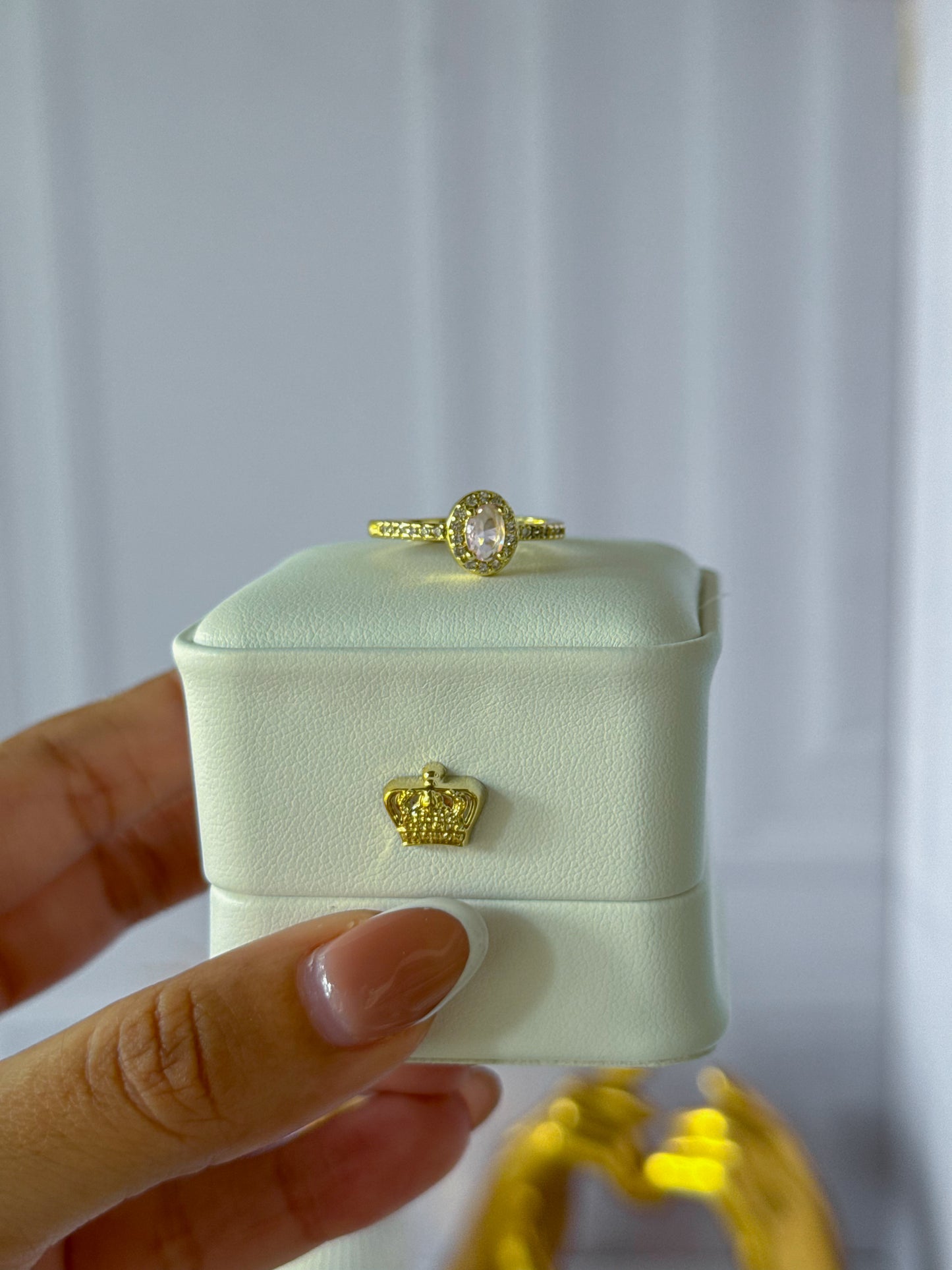 Anillo ovalado dorado