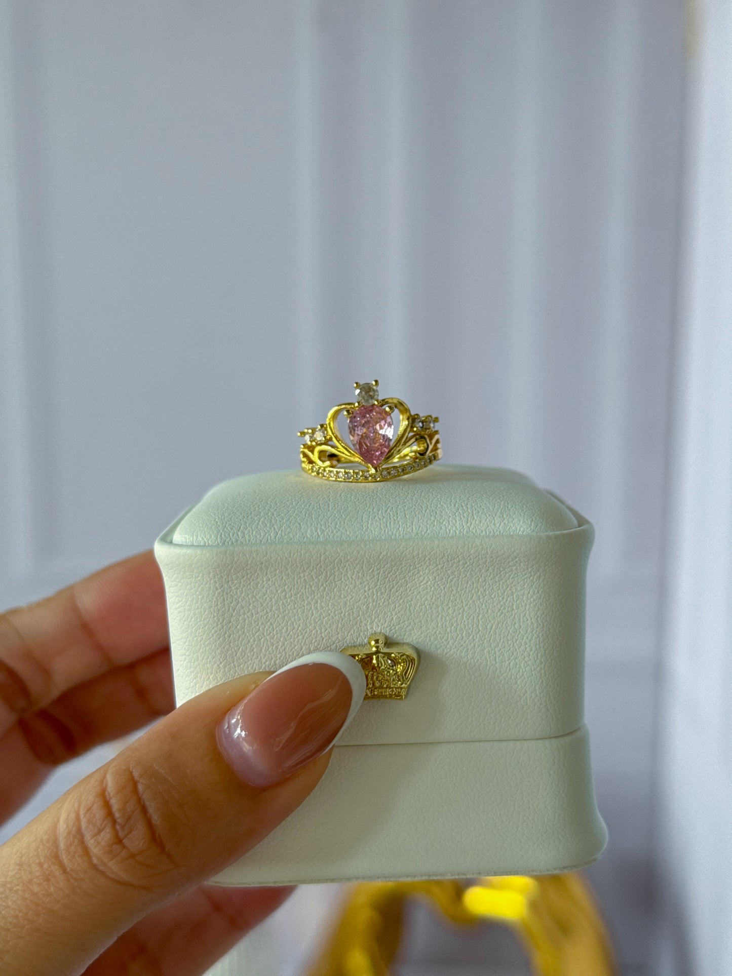 Anillo corona dorado