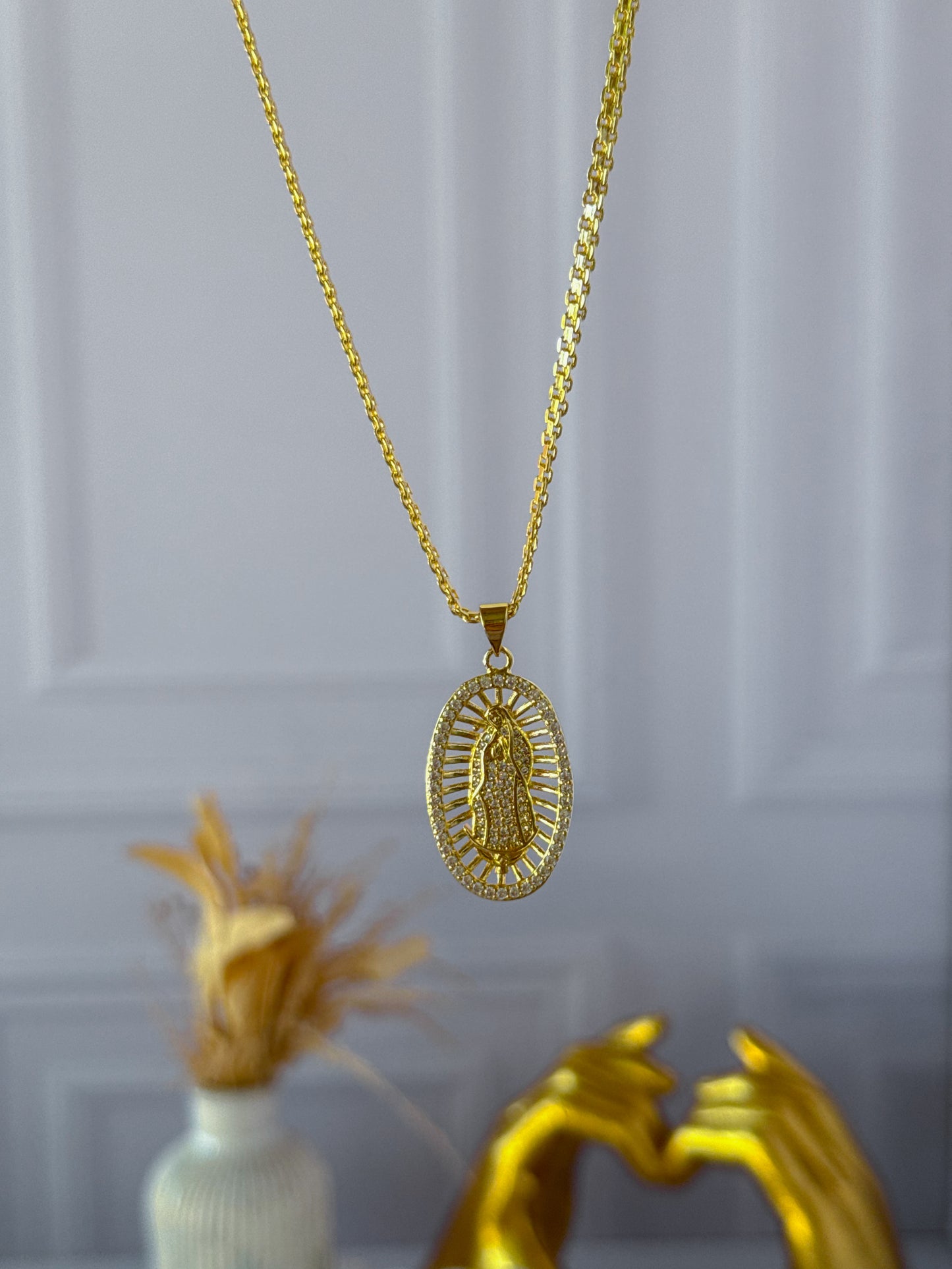 Cadena virgencita tejido Chino
