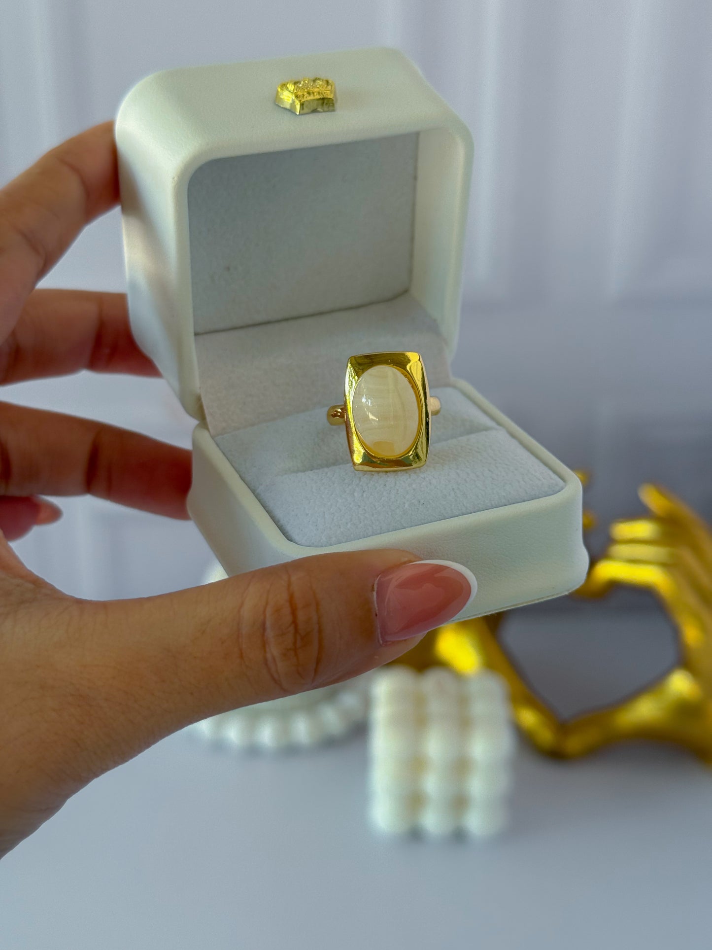 Anillo grande elegante