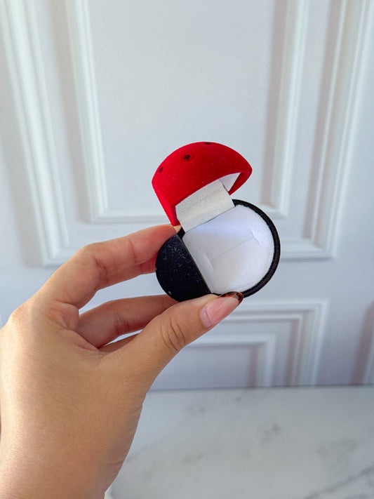 Cofre para anillo mariquita