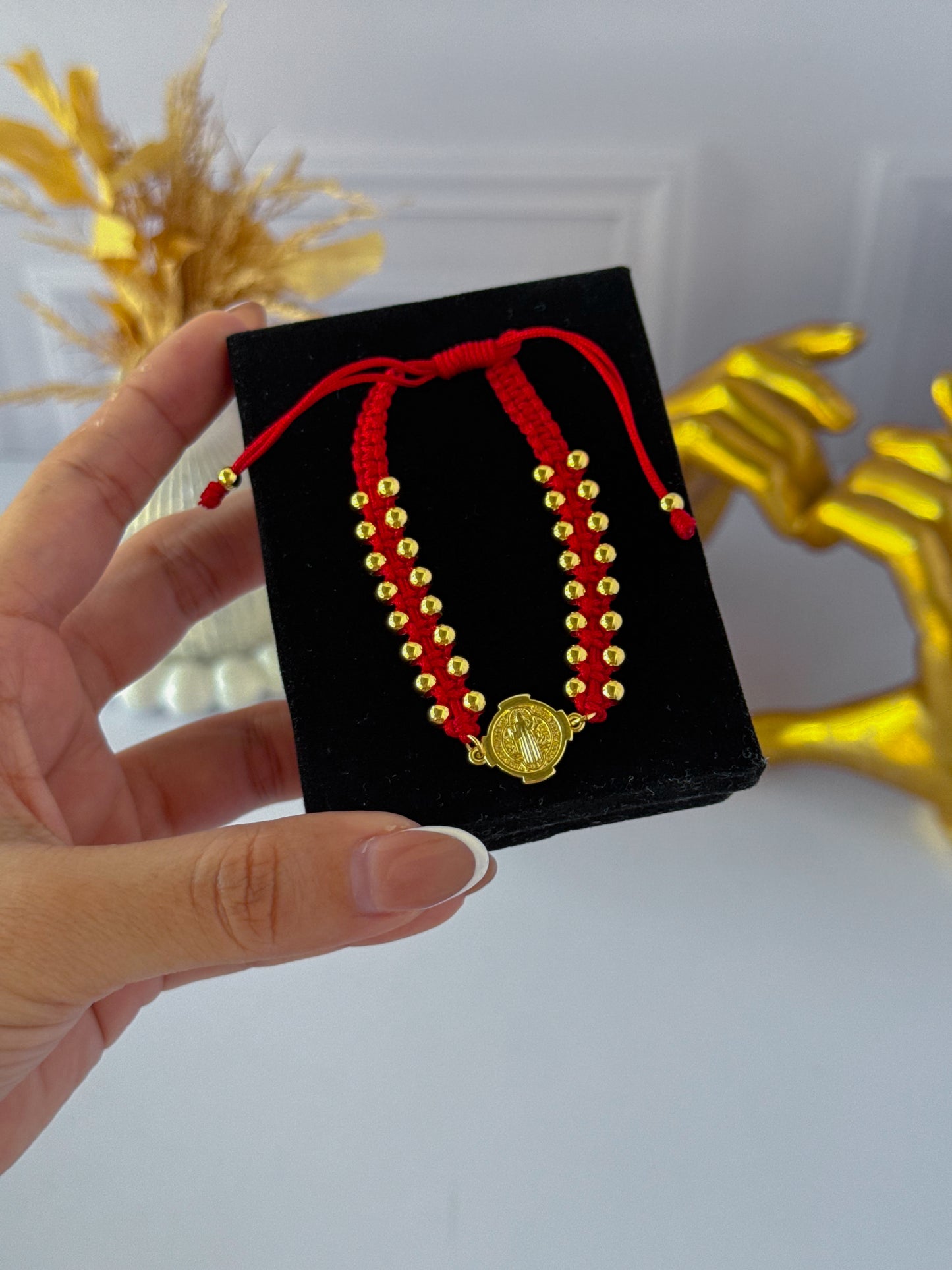 Pulsera san Benito tejida