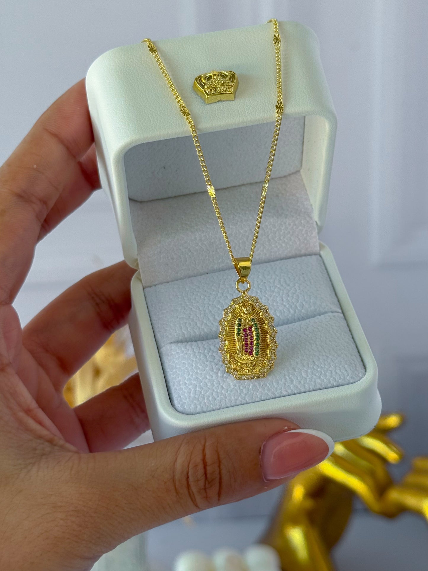 Cadena virgencita de colores