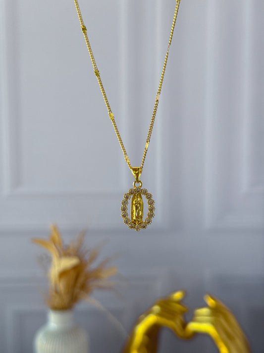 Cadena virgencita perlada