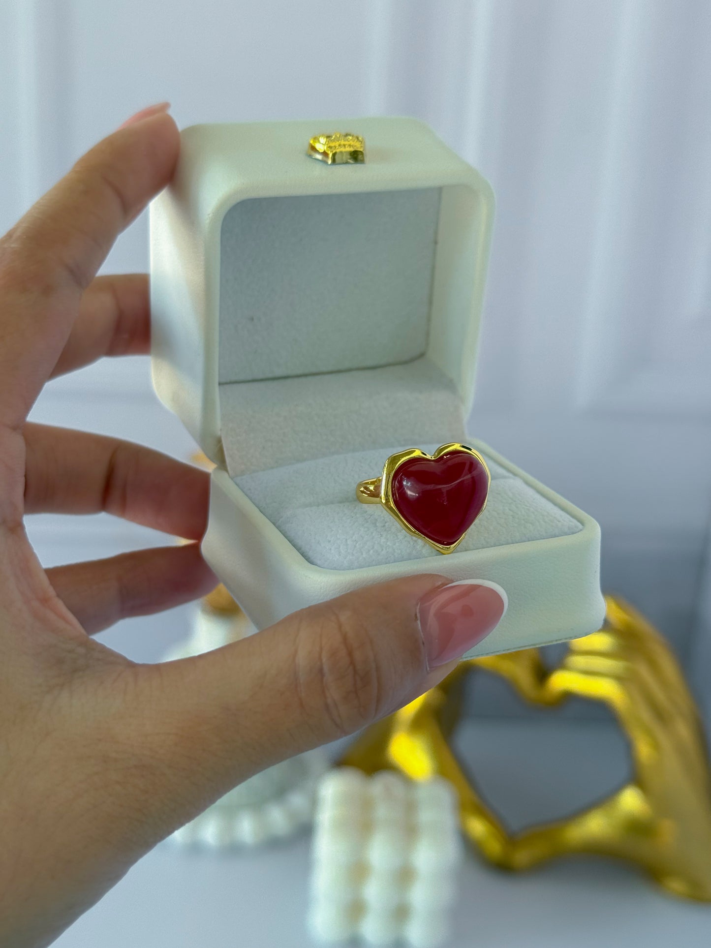 Anillo corazón vinotinto