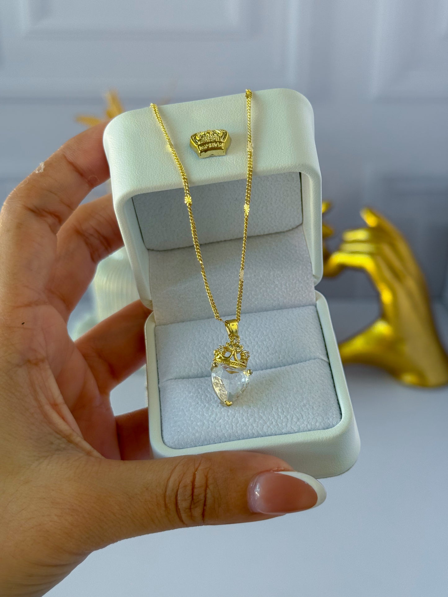 Cadena corazón corona