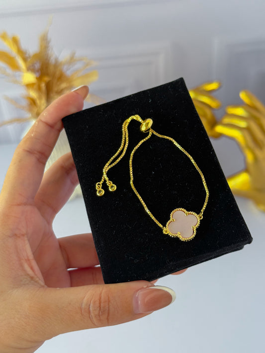 Pulsera trébol rosada sencilla