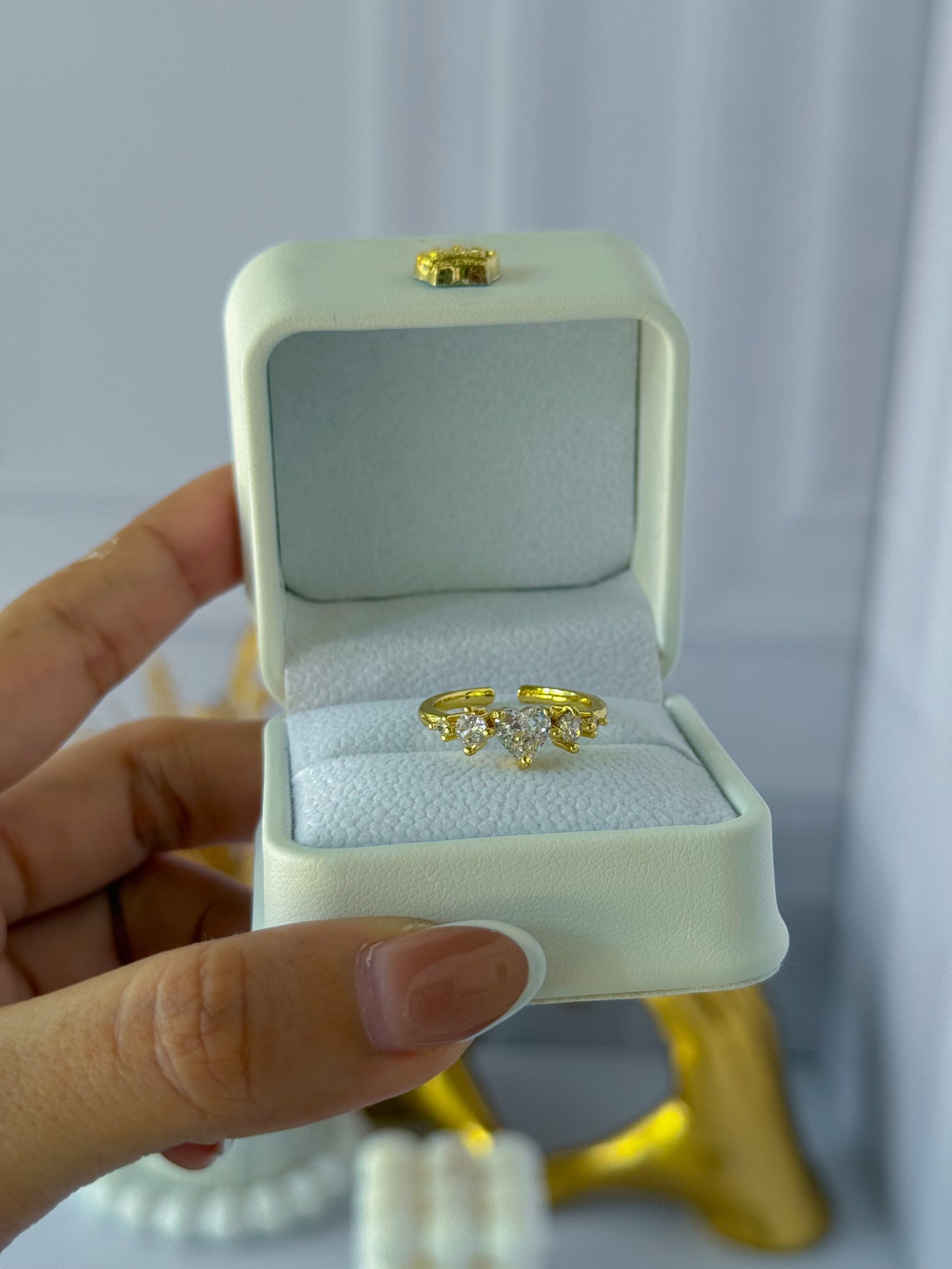 Anillo corazón piedrita
